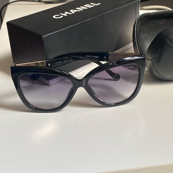 ‼️SOLD‼️Chanel sunglasses - Picture 4 of 9